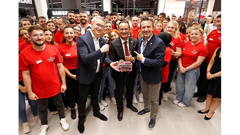 MediaMarkt, Türkiye'ye yatırımlarına devam edeceğini söyleyerek 100'üncü mağazasını açtı